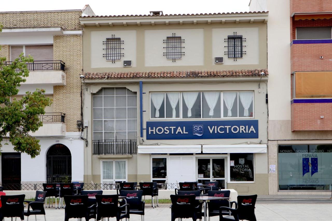 Отель Hostal Victoria Ла-Карлота Экстерьер фото